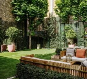 nos-ecrins-luxuriants-un-jardin-dans-la-ville-amenagement-jardin