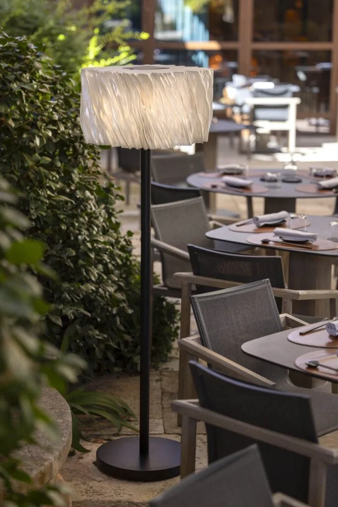 Lampadaire pour espaces extérieurs