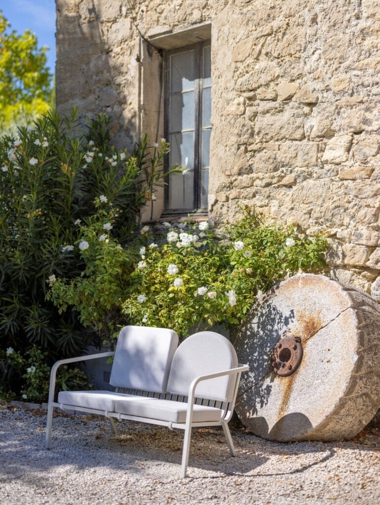 Banc de couleur blanc de la marque Ego Paris