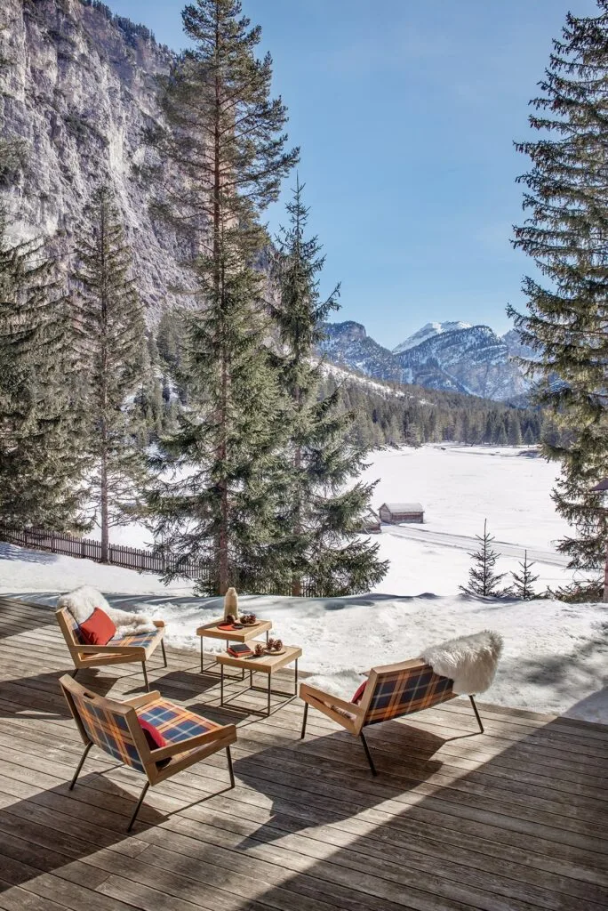 Photo de chaises outdoor en montagne de la marque Ethimo