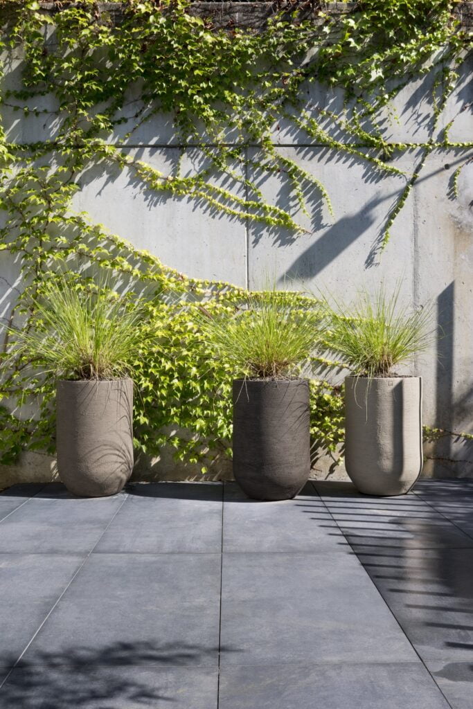 Photo d'une terrasse végéalisé avec des pots Atelier Vierkant