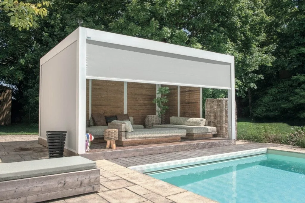 Photo d'un store micro perforés sur une terrasse
