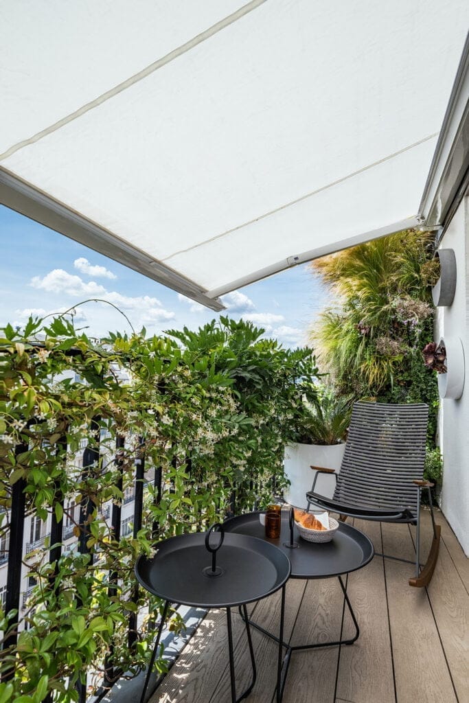 amenagement-terrasse-mobilier-noir-paysagiste-vegetalisation
