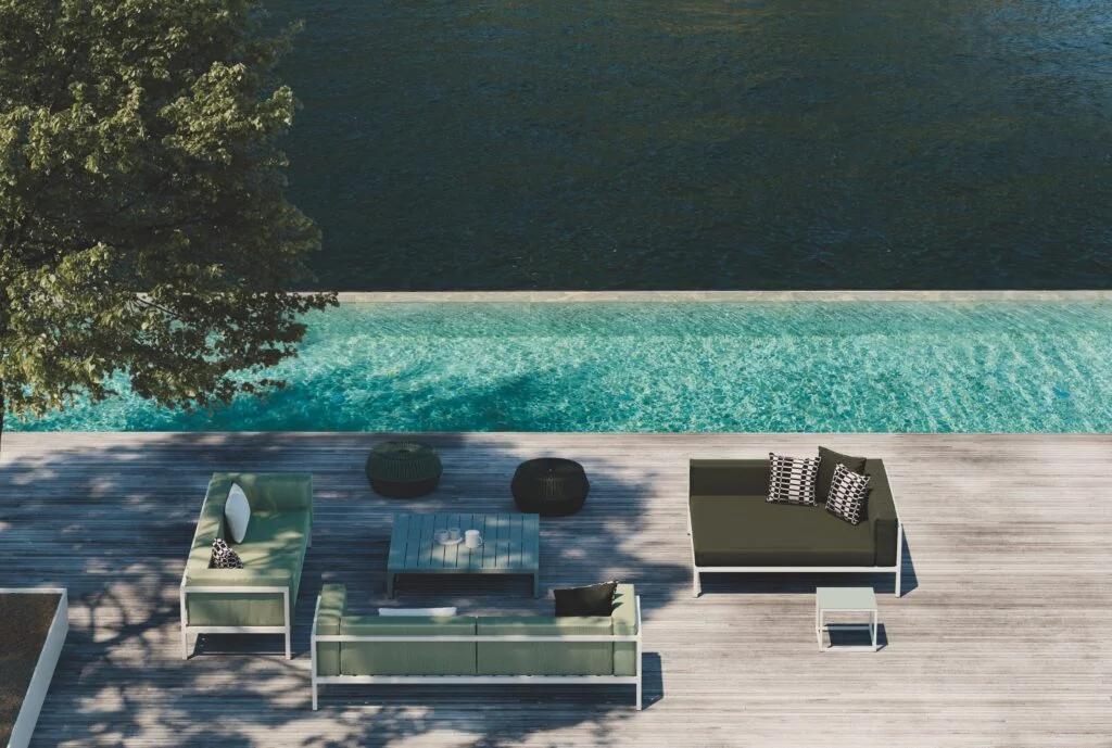mobilier outdoor près d'une piscine
