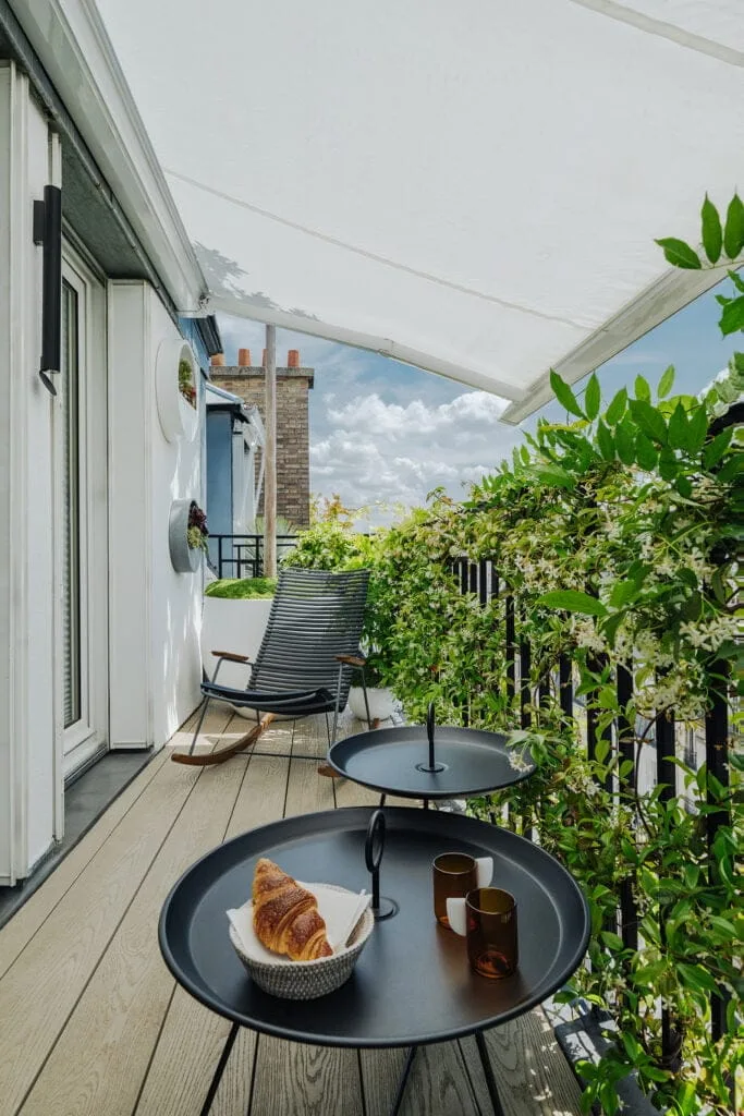 mobilier-noir-exterieur-terrasse-amenagement-paysagiste-vegetalisation