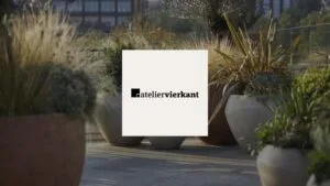 Pot en argile fait main par l'Atelier Vierkant – poterie artisanale sur-mesure pour terrasse et jardin