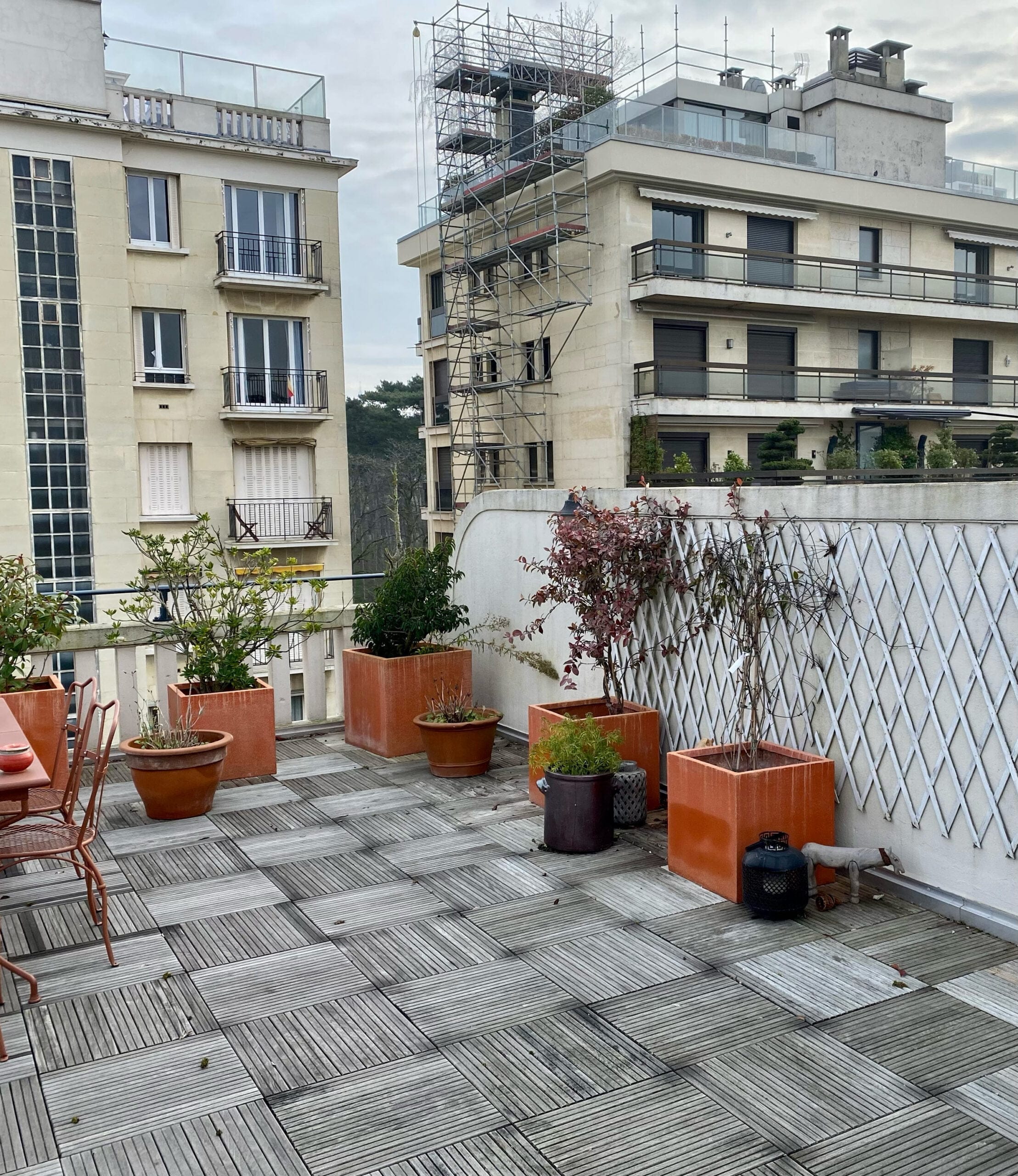 avant-toit-terrasse-realisation-architecte-paysagiste-neuilly