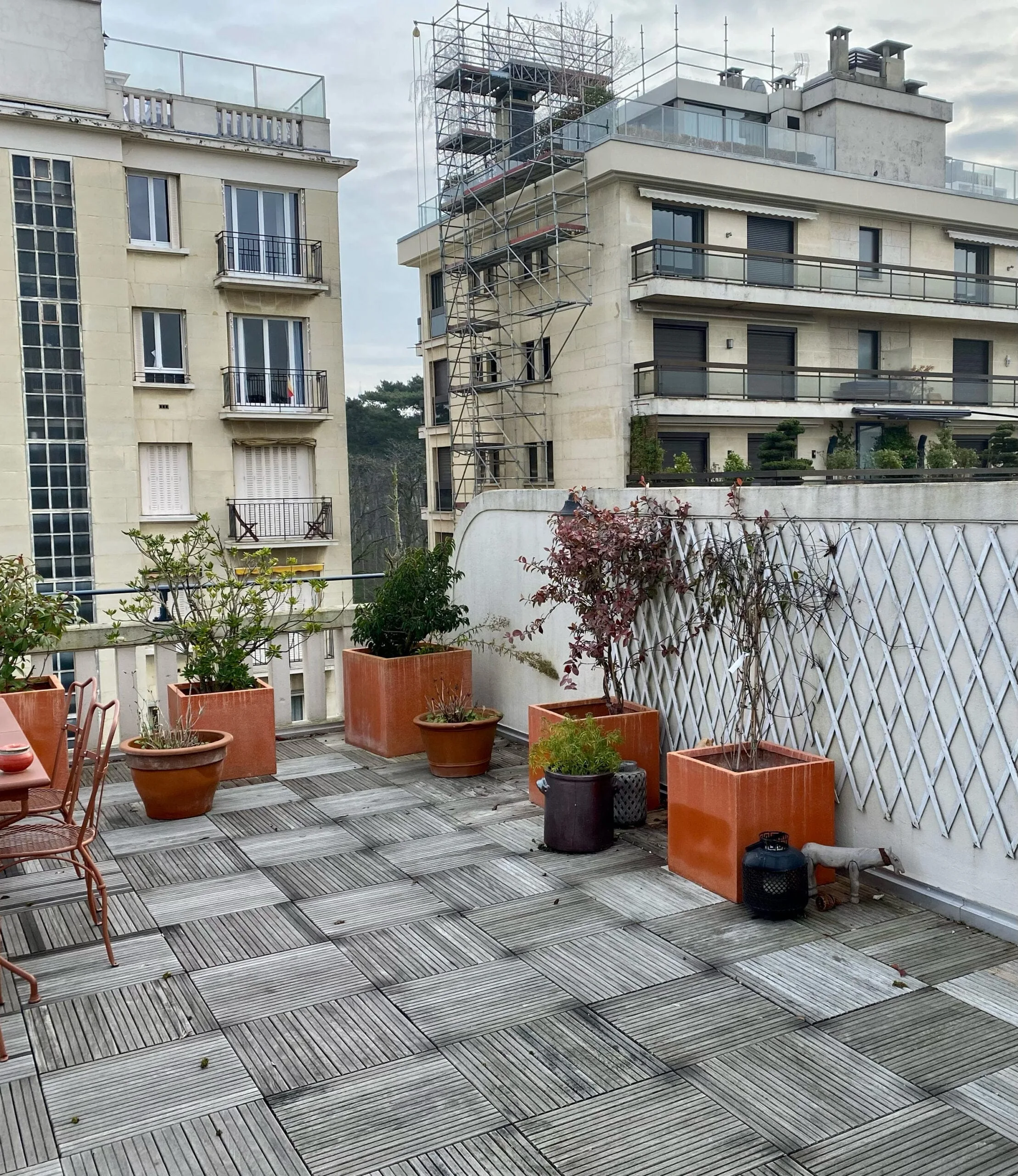 avant-toit-terrasse-realisation-architecte-paysagiste-neuilly