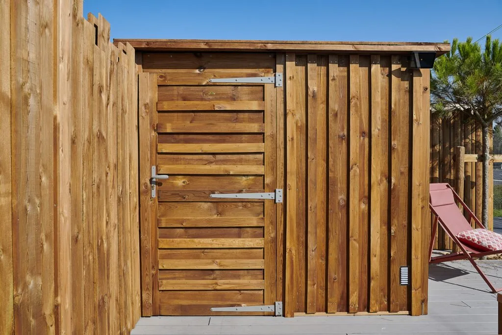 photo d'une porte de jardin en bois