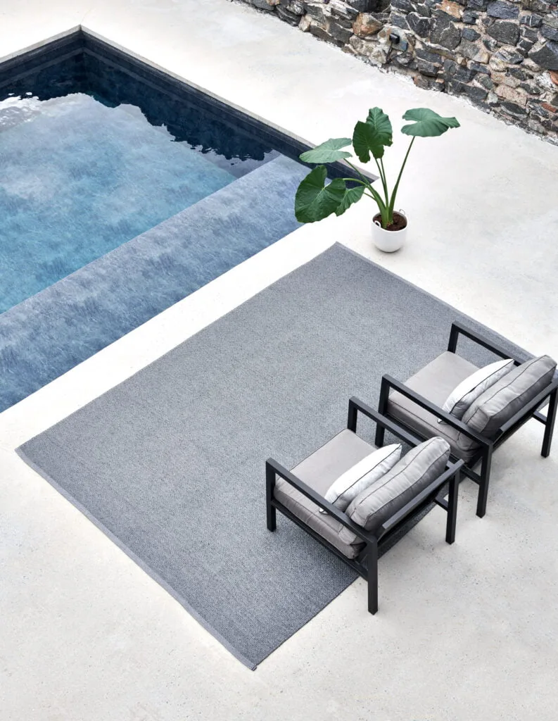 aménagement extérieur piscine tapis de sol