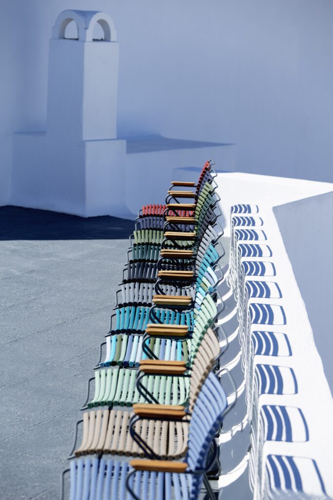 Photo de chaises en plusieurs coloris de la marque Houe