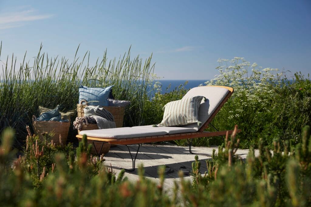 photo d'une chaise longue en bois du fabricant Houe