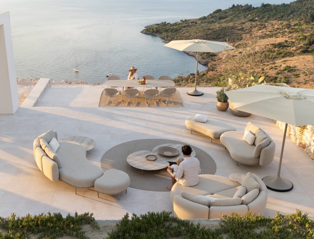 photo de salon de jardin avec vue sur la mer de la marque Royal Botania