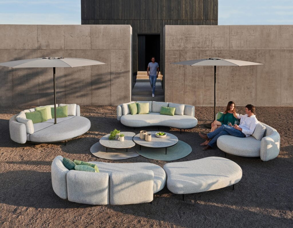 salon de jardin de la marque haut de gamme Royal Botania sur une terrasse