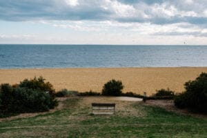 photo d'un jardin avec vue sur mer