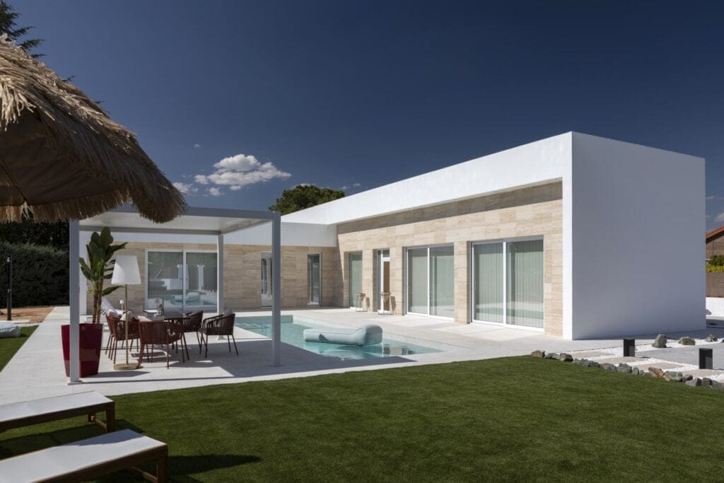 façade d'une maison en pierre naturelle
