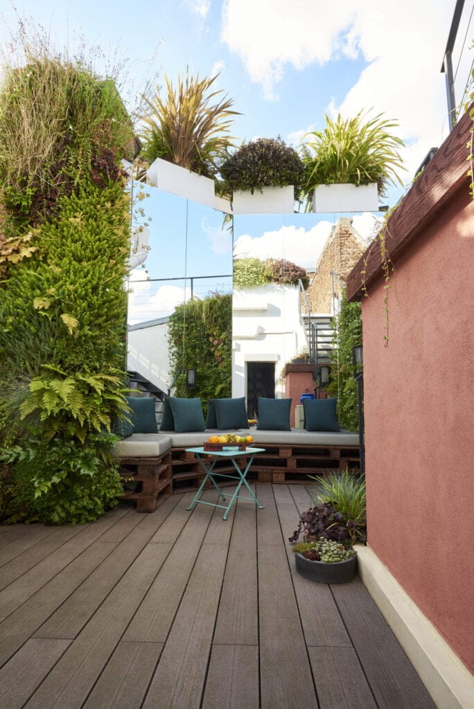 photo d'une terrasse terracotta végétalisé réalisé par Terrasse et Jardin de Paris