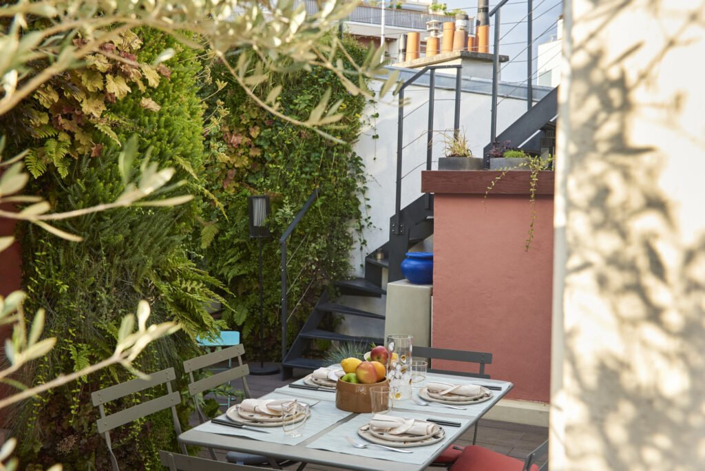 photo d'une terrasse dans l'esprit terracotta