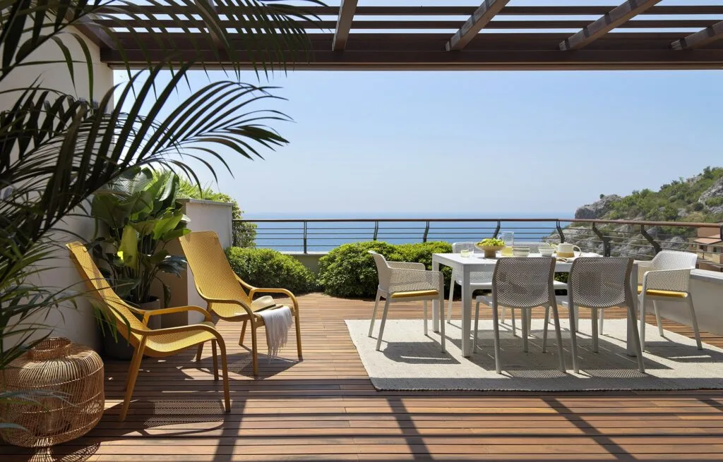 Photo de mobilier outdoor de la marque Nardi sur une terrasse