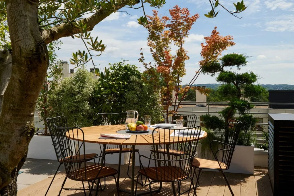 Photo d'un toit terrasse aménagé avec du mobilier d'extérieur Houe