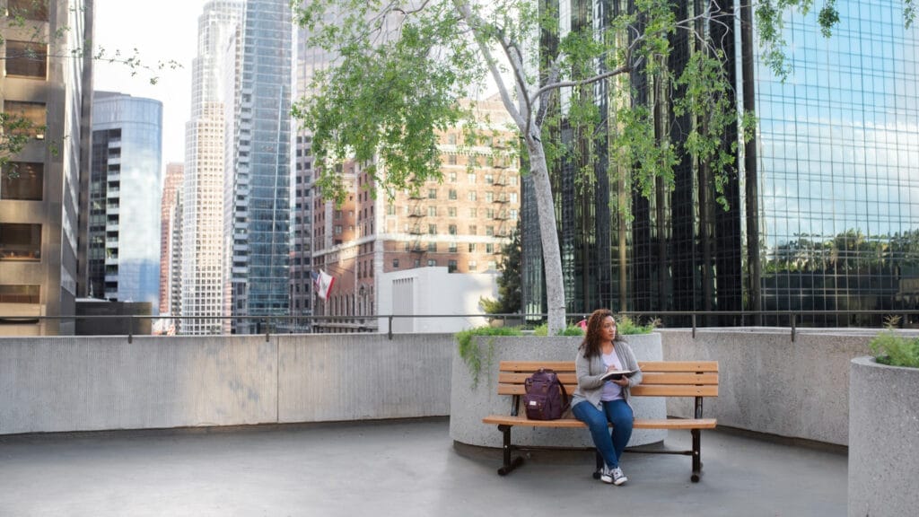 photo de végétalisation d'un toit terrasse d'une entreprise