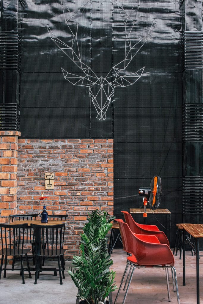 photo de la terrasse d'un restaurant végétalisé par un architecte paysagiste