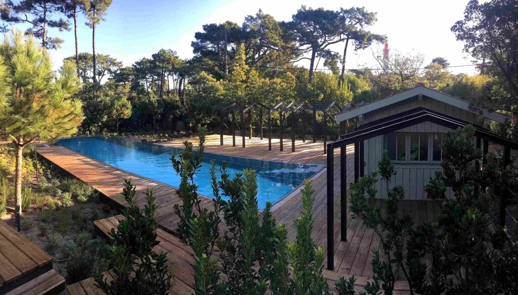 aménagement de terrasse avec piscine en bois