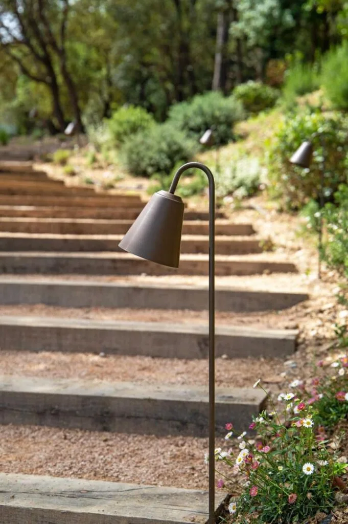 une photo de luminaire pour espaces extérieurs
