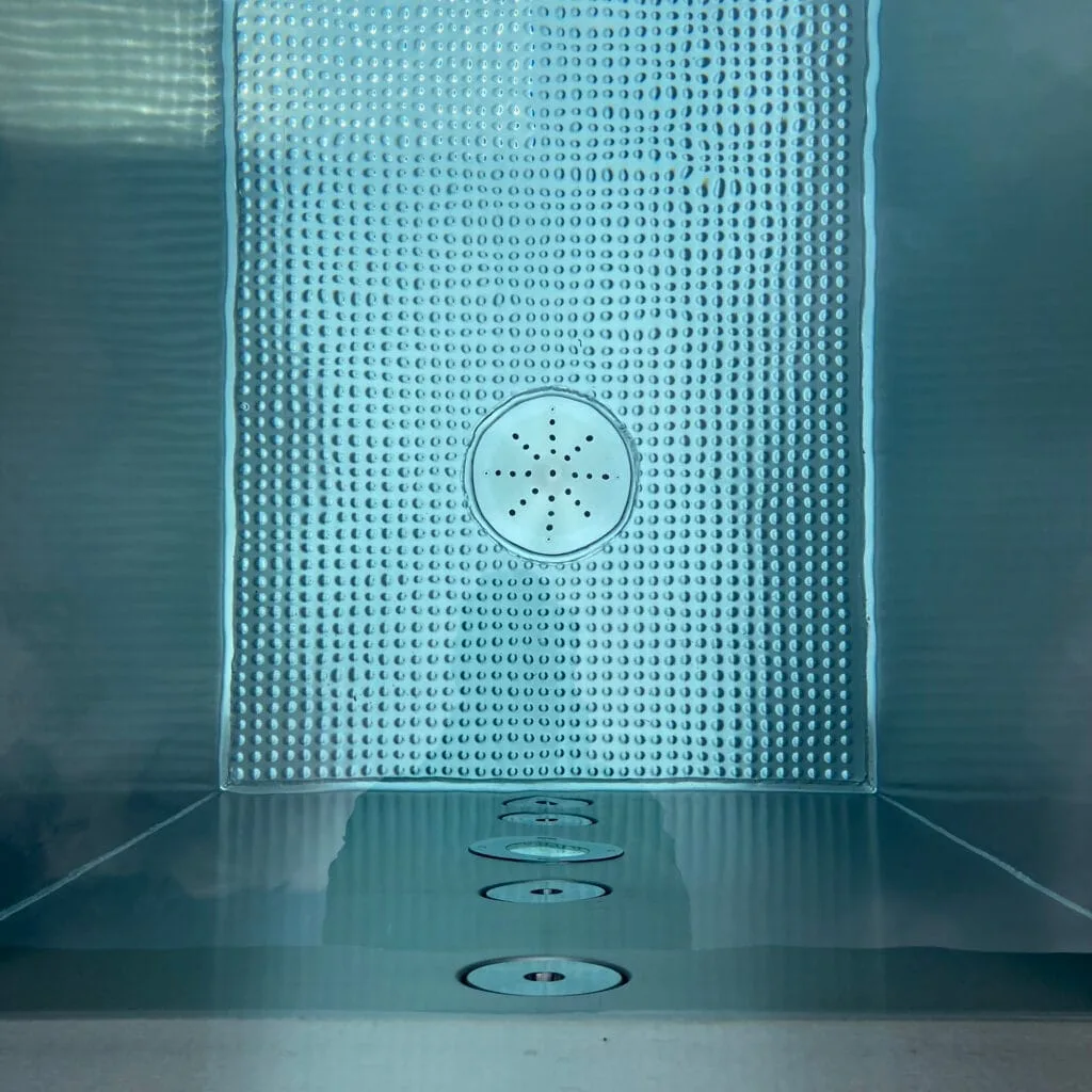 Photo d'un aménagement extérieur avec une piscine en inox