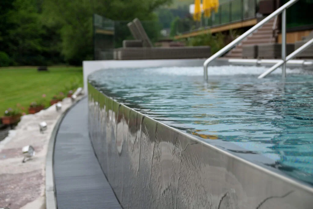 photo d'une piscine en inox