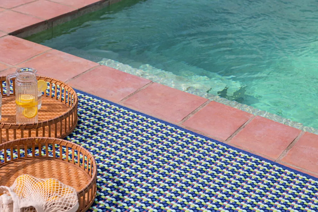 Tapis Rols Strata collection colorée - Design moderne pour terrasse et salon